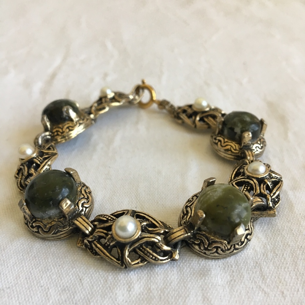 Vintage Green Stone Faux Pearl Bracelet